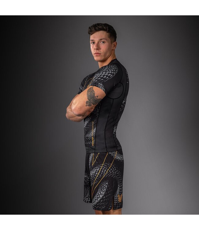Venum Matupa Rashguard – Zwart/Grijs/Goud | Premium compressietop voor MMA, Grappling & Kickboksen