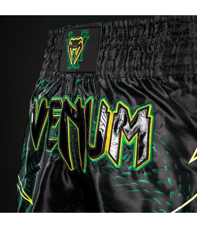Venum Matupa Muay Thai Shorts – Zwart/Groen/Goud | Professionele Muay Thai & Kickboks Shorts
