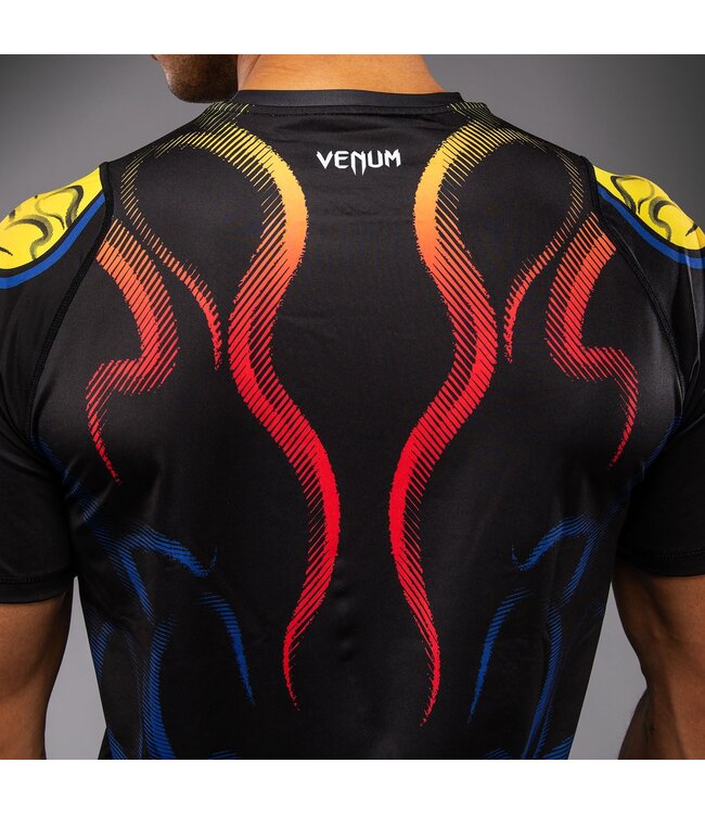 Venum x Tekken 8 Dry-Tech T-Shirt von Yoshimitsu – Schnelltrocknendes Funktionsshirt für MMA, Fitness & Kickboxen – Schwarz/Orange – Offizielle Limited Edition