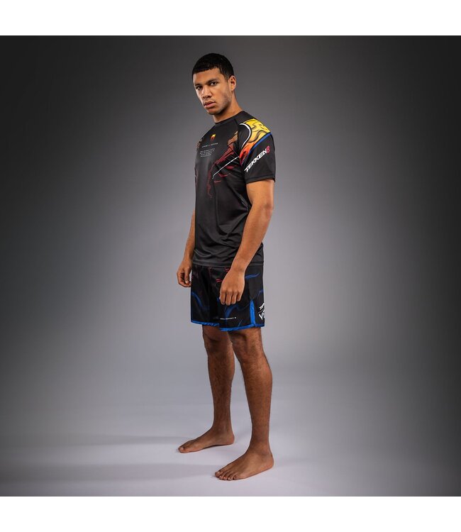 Venum x Tekken 8 Dry-Tech T-Shirt von Yoshimitsu – Schnelltrocknendes Funktionsshirt für MMA, Fitness & Kickboxen – Schwarz/Orange – Offizielle Limited Edition