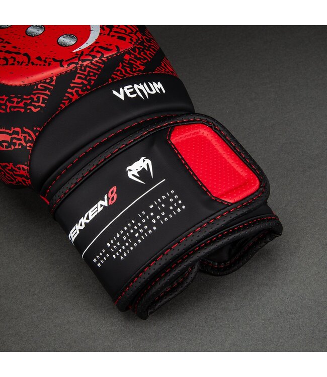 Venum x Tekken 8 Boxhandschuhe – Kazuya – Rot/Schwarz – Premium-Boxhandschuhe für Boxen, Kickboxen & Training – Limitierte Auflage