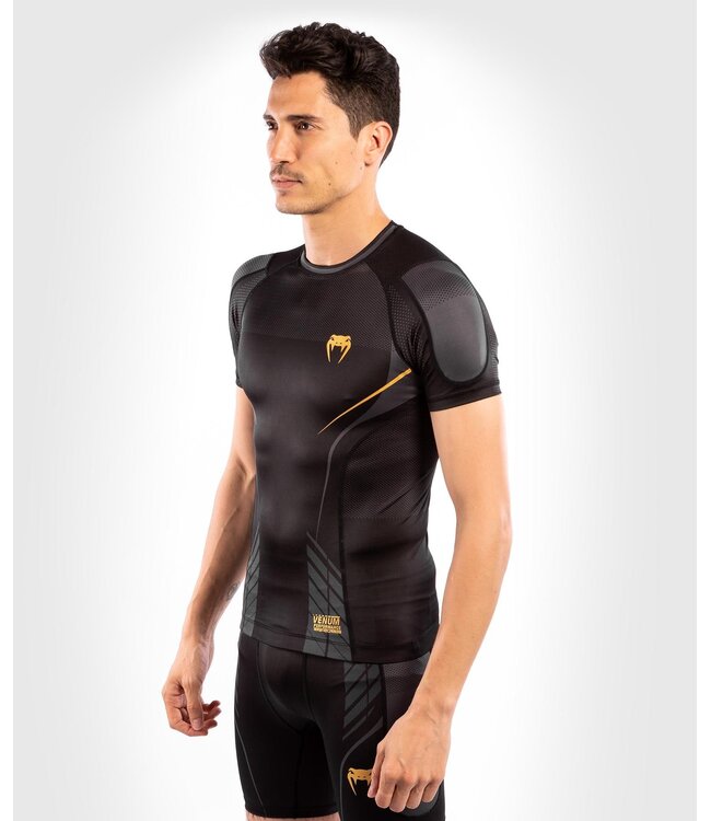 Venum Athletics Kurzarm Rashguard – Schwarz/Gold | High‑Performance MMA & BJJ Kompressionsshirt