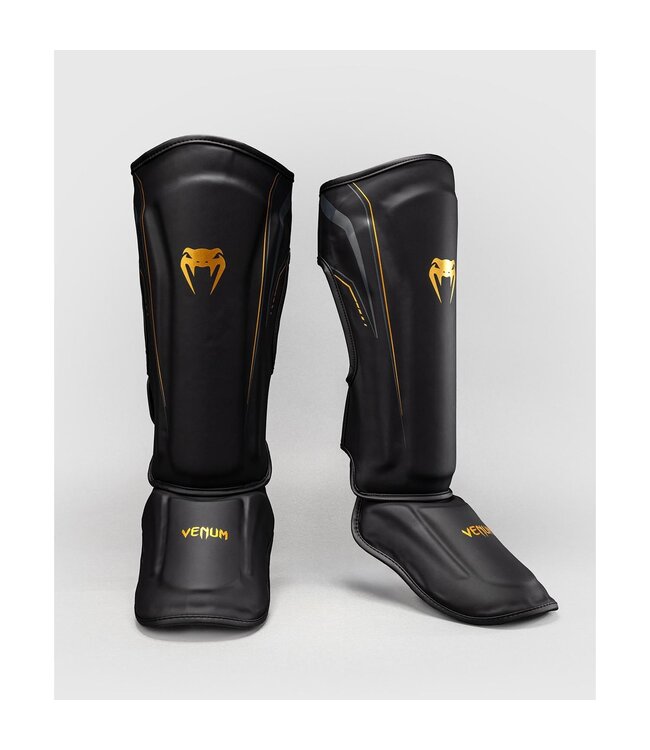 Venum Streamline Scheenbeschermers – Premium Kickboks Bescherming – Zwart/Goud