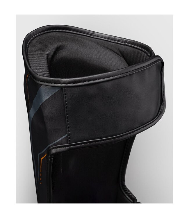 Venum Streamline Schienbeinschoner – Premium Kickbox Schutz – Schwarz/Gold