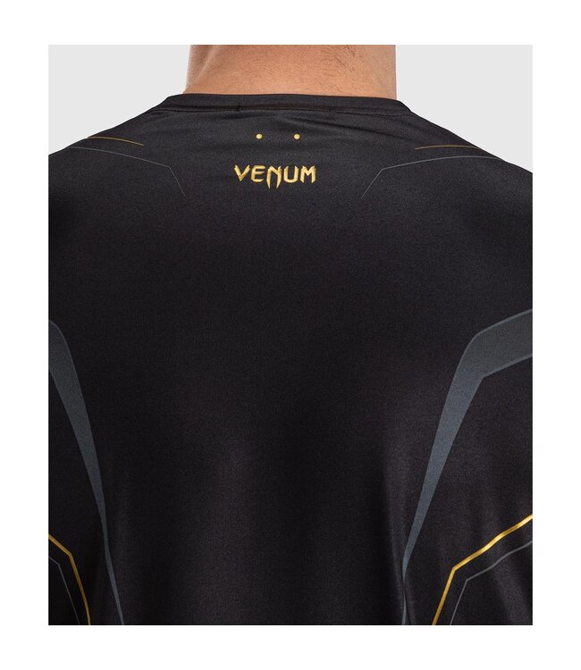 Venum Streamline Dry Tech T‑Shirt – Fast‑Drying Lightweight Training Shirt – Black/Gold