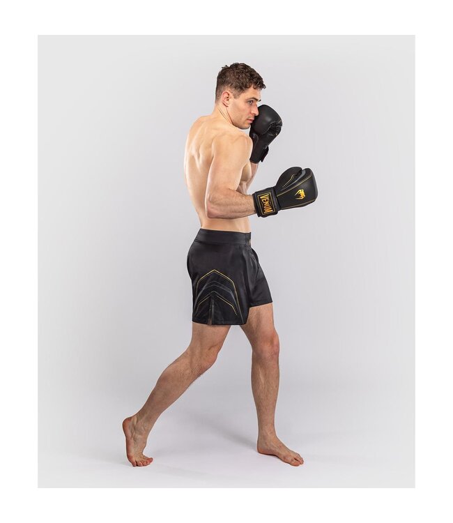 Venum Streamline Fightshorts – Lightweight MMA & Kickboxing Shorts – Black/Gold