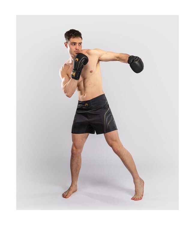 Venum Streamline Fightshorts – Lightweight MMA & Kickboxing Shorts – Black/Gold