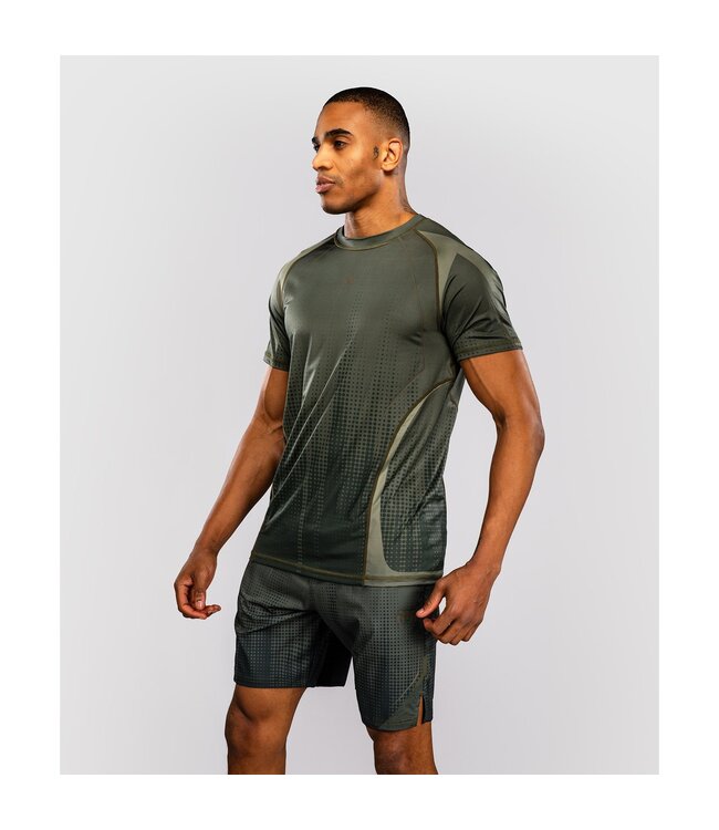 Venum Stealth Dry‑Tech T‑Shirt Khaki/Donkergroen – Sneldrogend Lichtgewicht Sportshirt voor Kickboksen & MMA