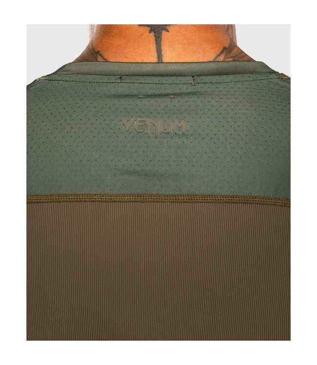 Venum Stealth Dry‑Tech T‑Shirt Khaki/Dunkelgrün – Schnelltrocknendes Leichtes Trainingsshirt für Kickboxen & MMA