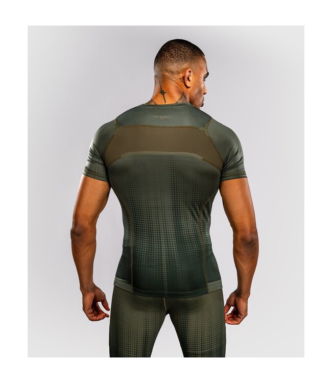 Venum Stealth Rashguard Korte Mouw Khaki/Donkergroen – Compressieshirt voor MMA, Kickboksen & Muay Thai
