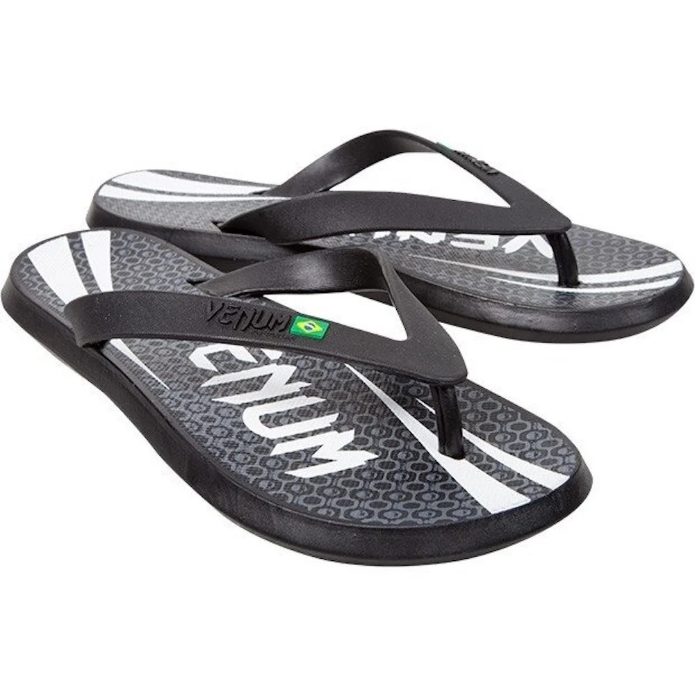 Badslippers / Sliders – Comfort & Hygiëne voor Fighters