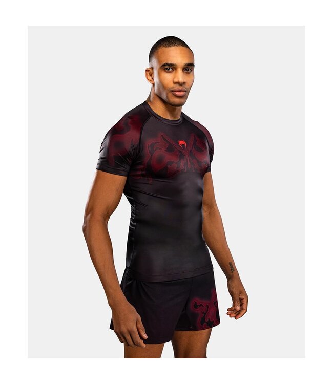 Venum Spectre Rashguard Korte Mouw Zwart/Rood – Compressieshirt voor MMA, BJJ, Kickboksen & Muay Thai