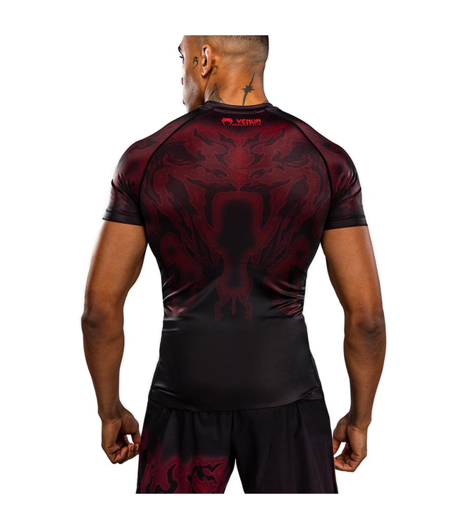 Venum Spectre Rashguard Kurzarm Schwarz/Rot – Kompressionsshirt für MMA, BJJ, Kickboxen & Muay Thai
