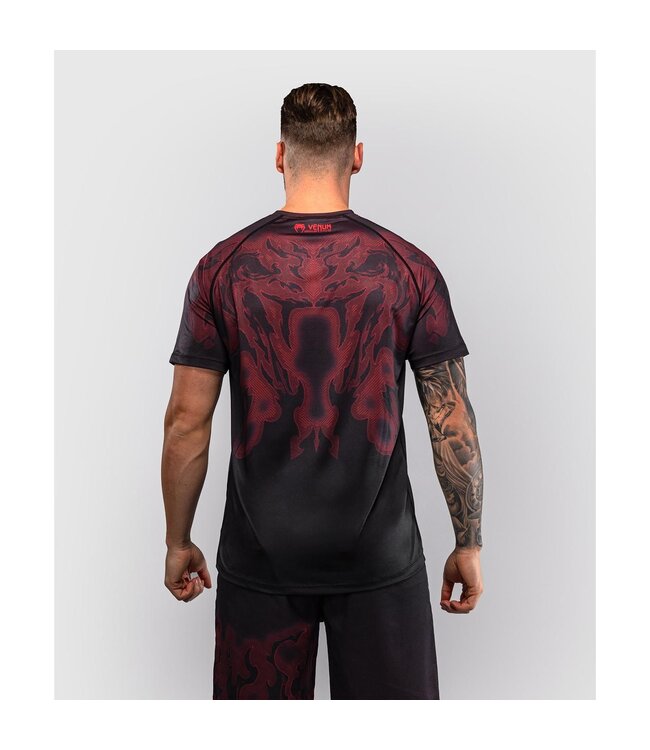Venum Spectre Dry‑Tech T‑Shirt Zwart/Rood – Sneldrogend Lichtgewicht Sportshirt voor Kickboksen & MMA