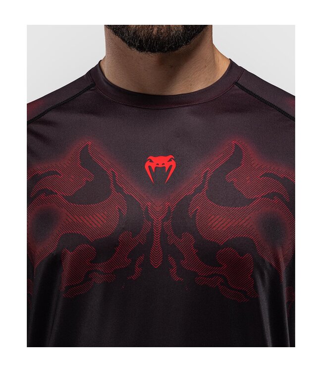 Venum Spectre Dry‑Tech T‑Shirt Schwarz/Rot – Schnelltrocknendes Leichtes Trainingsshirt für Kickboxen & MMA