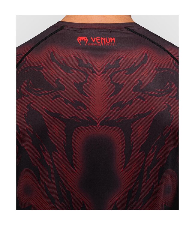 Venum Spectre Dry‑Tech T‑Shirt Schwarz/Rot – Schnelltrocknendes Leichtes Trainingsshirt für Kickboxen & MMA
