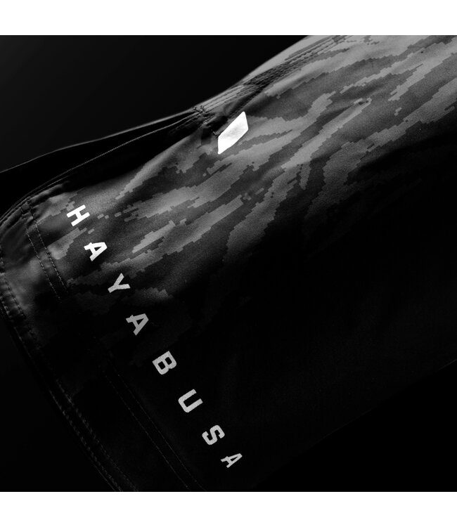 Hayabusa Apex Mid‑Thigh Fight Shorts – Carbon Black – MMA & BJJ Trainingsshort