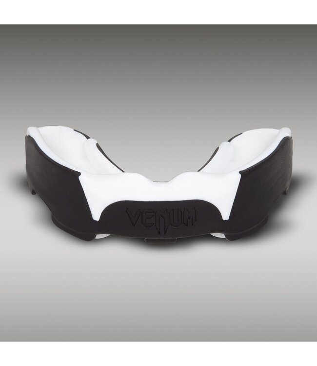 Venum Predator Mouth Guard – Mondbeschermer voor Boksen, Kickboksen & MMA – Zwart Wit