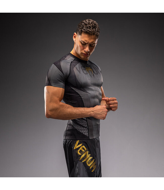 Venum Galactic 3.0 Short Sleeve Rashguard – Schwarz/Gold für MMA, Kickboxen & Boxen