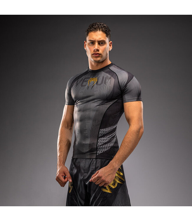Venum Galactic 3.0 Short Sleeve Rashguard – Schwarz/Gold für MMA, Kickboxen & Boxen