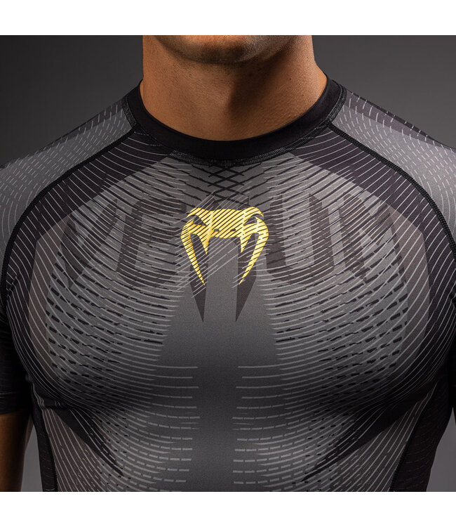 Venum Galactic 3.0 Short Sleeve Rashguard – Schwarz/Gold für MMA, Kickboxen & Boxen