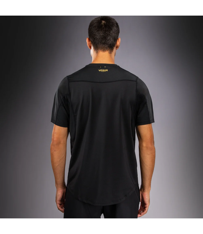 Venum G‑Core Dry Tech T‑Shirt – Schnell‑trocknendes Sportshirt für Boxen, Kickboxen & MMA – Schwarz/Gold