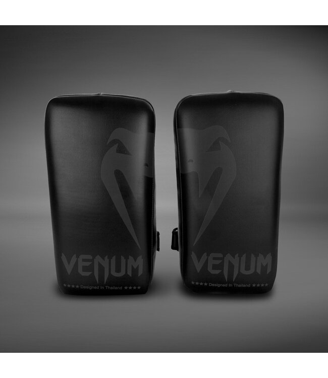 Venum Giant Kick Pads – Black/ Black (Pair) – Kickboxing & Muay Thai