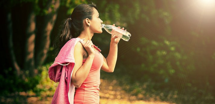 Water drinken tijdens het sporten