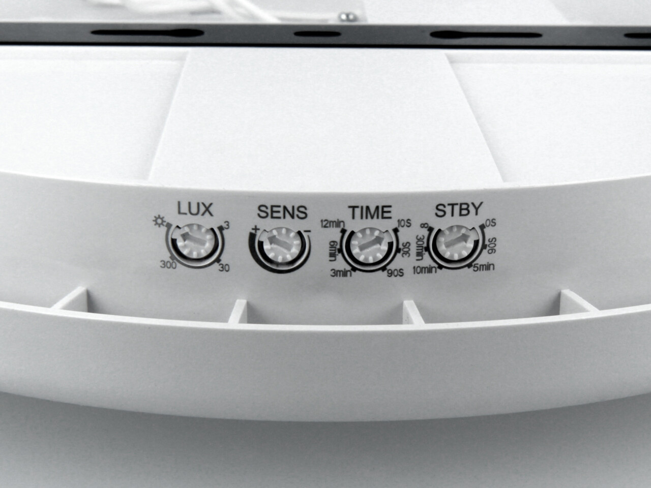 LED Line Loftslampe LED Lunar - med bevægelses sensor- IP65 Vandtæt - 16W erstatter 130W - Neutralt hvidt lys 4000K