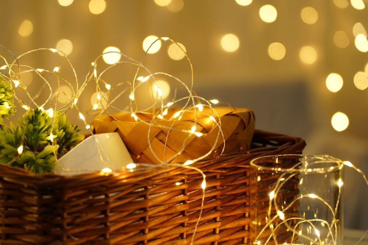 Julelyskæde - 5 meter 100leds - 2700K varmt hvidt lys - 3x AA-batteri Julelyskæde - 5 meter 100leds - 2700K varmt hvidt lys - 3x AA-batteri