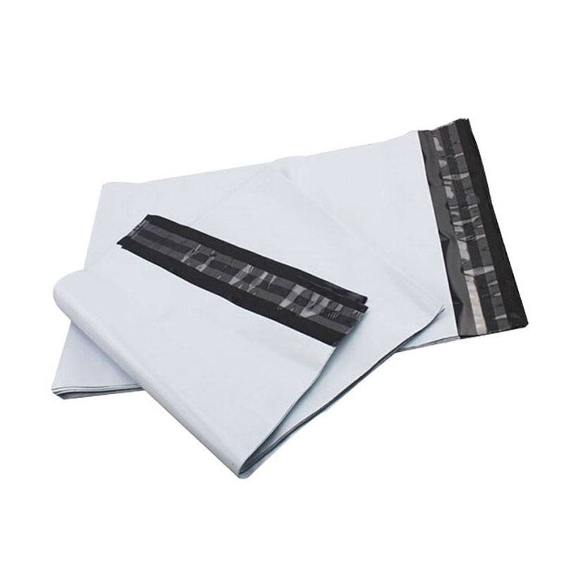 CoEx-LDPE verzendzakken/Webshopbag Type A6 110 x 150 + 40 mm buitenzijde wit/ binnenzijde zwart, 55my met kleefstrip 1000st/ds  circa 4 gram per stuk + port betaald logo