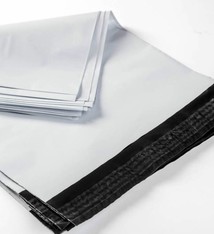 CoEx-LDPE verzendzakken/Webshopbag Type A3 320 x 420 + 50 mm buitenzijde wit/ binnenzijde zwart, 60my met kleefstrip 500st/ds