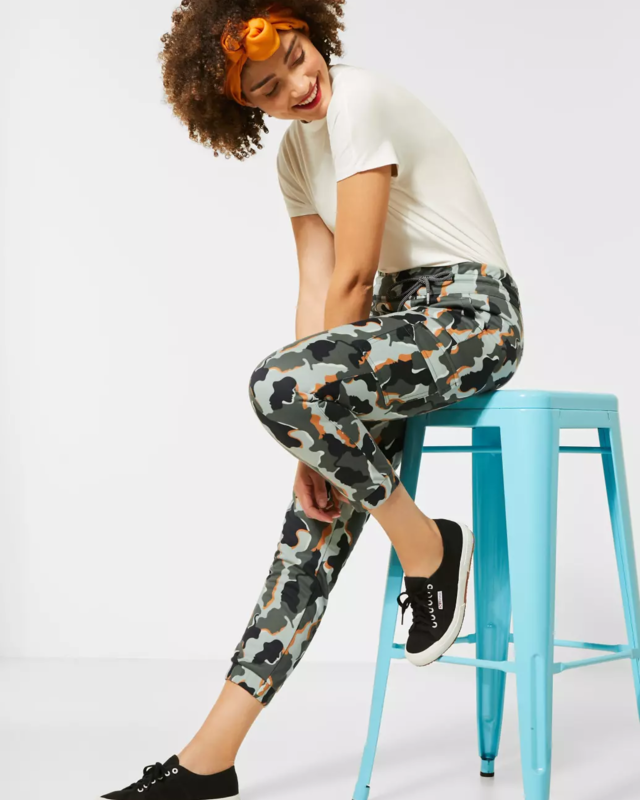 Street One Hose mit Camouflage-Muster - Shady Olive