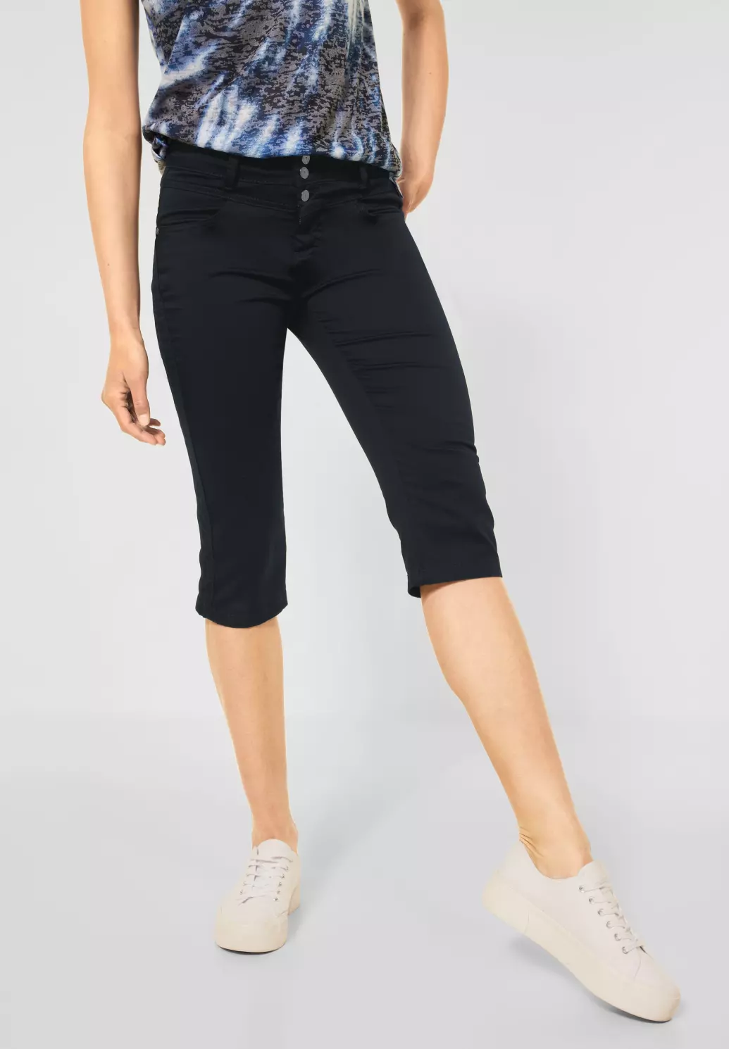 Women's Nike Sportswear Tech Fleece Cropped Pants - AirRobe