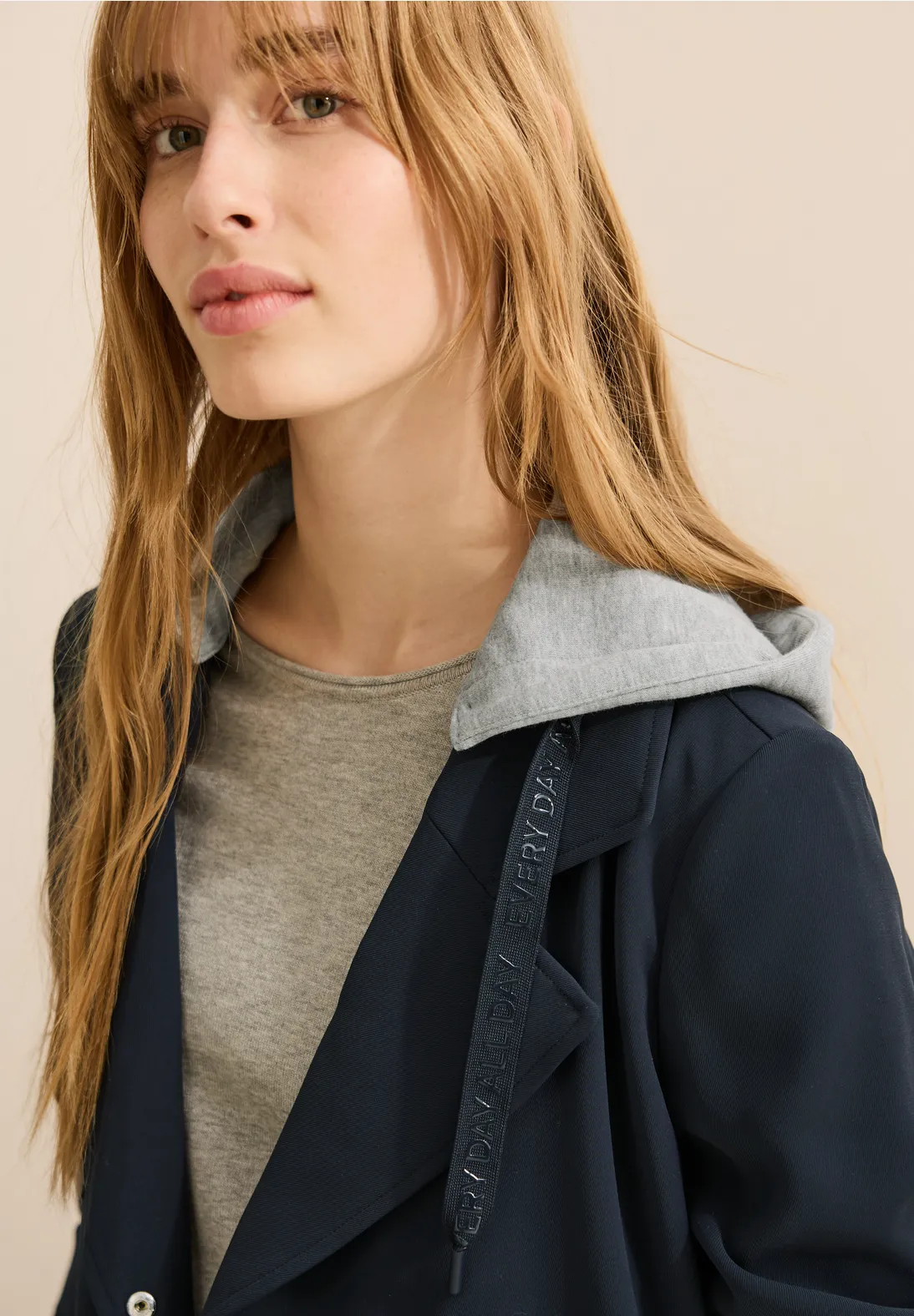 Cecil Trenchcoat met Capcuhon - Dark Navy Blue