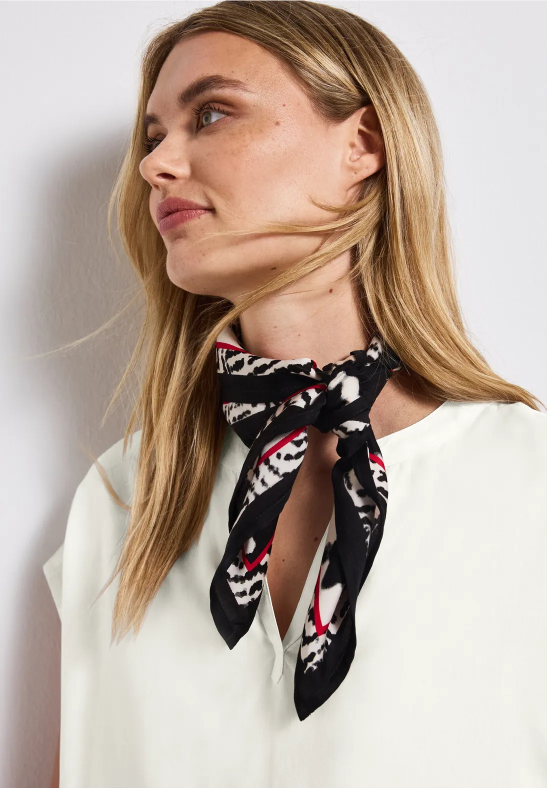 Street One Basic Blouse with V-Slit - Off White