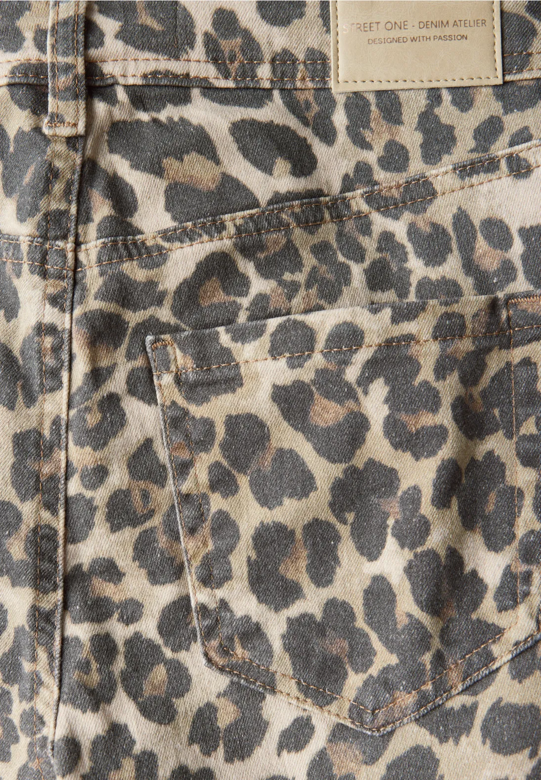 Street One Denim Shorts with Leo Print - Leo Print Washed