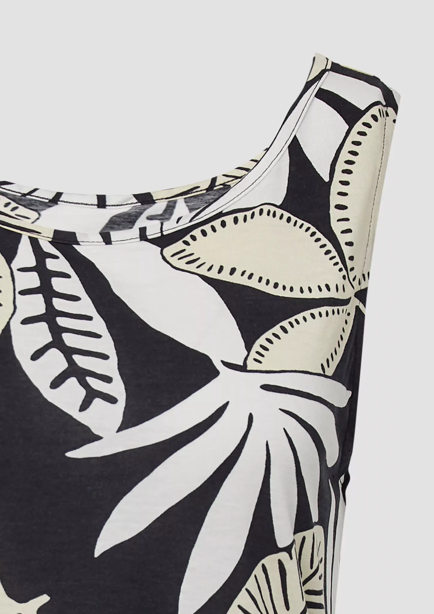 S. Oliver Top with Cut-Out - Black