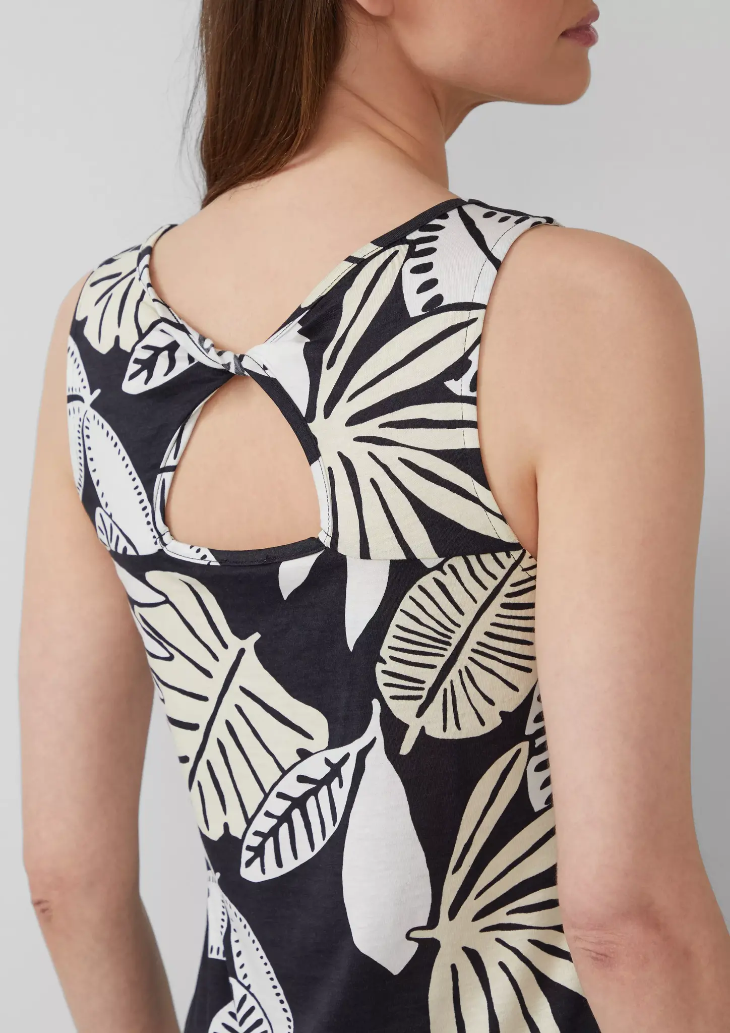 S. Oliver Top with Cut-Out - Black