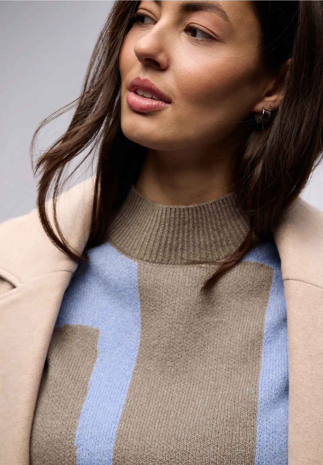 Trui met opstaande kraag voor dames in Beige