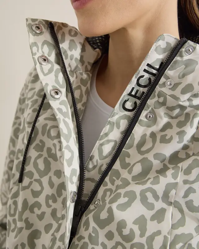 Cecil Windjacket with Hood - Chlorella Green