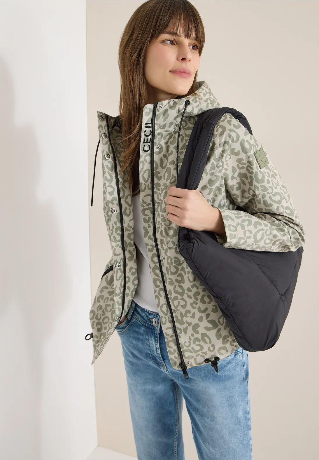 Cecil Windjacket with Hood - Chlorella Green