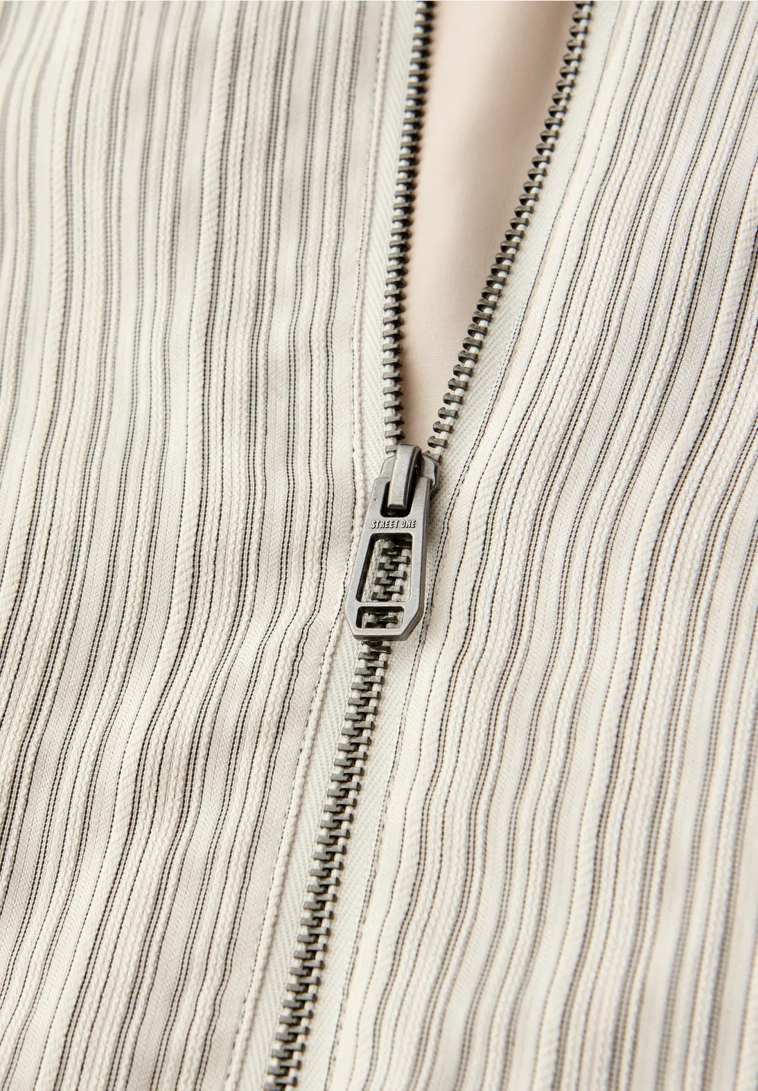 Street One Studio Blouson mit Zipper und Streifen - Soft Beige