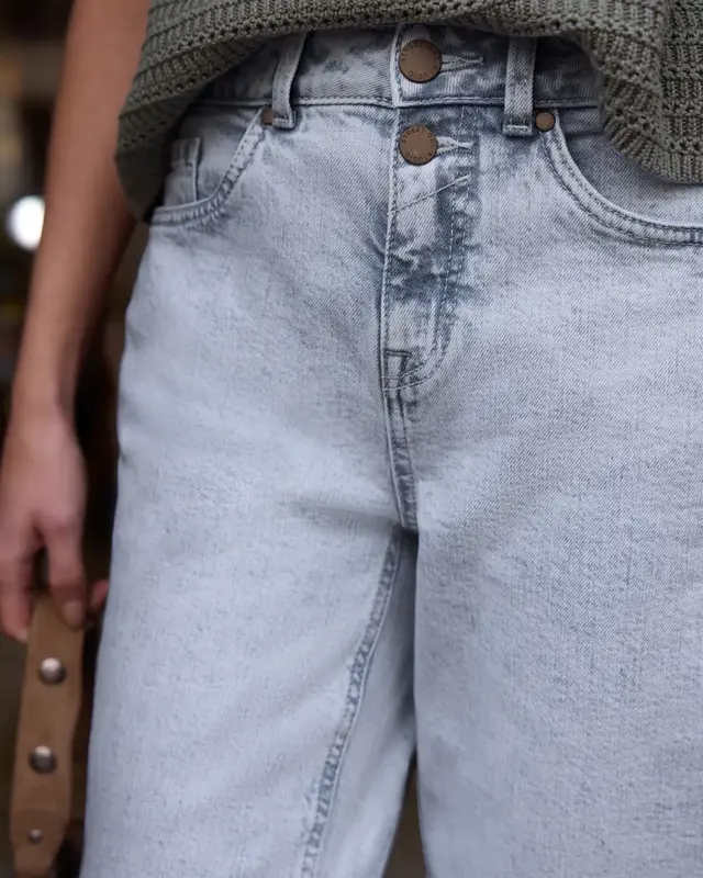 Street One Studio Mid Waist Barrel Leg Jeans - Bleached Wash