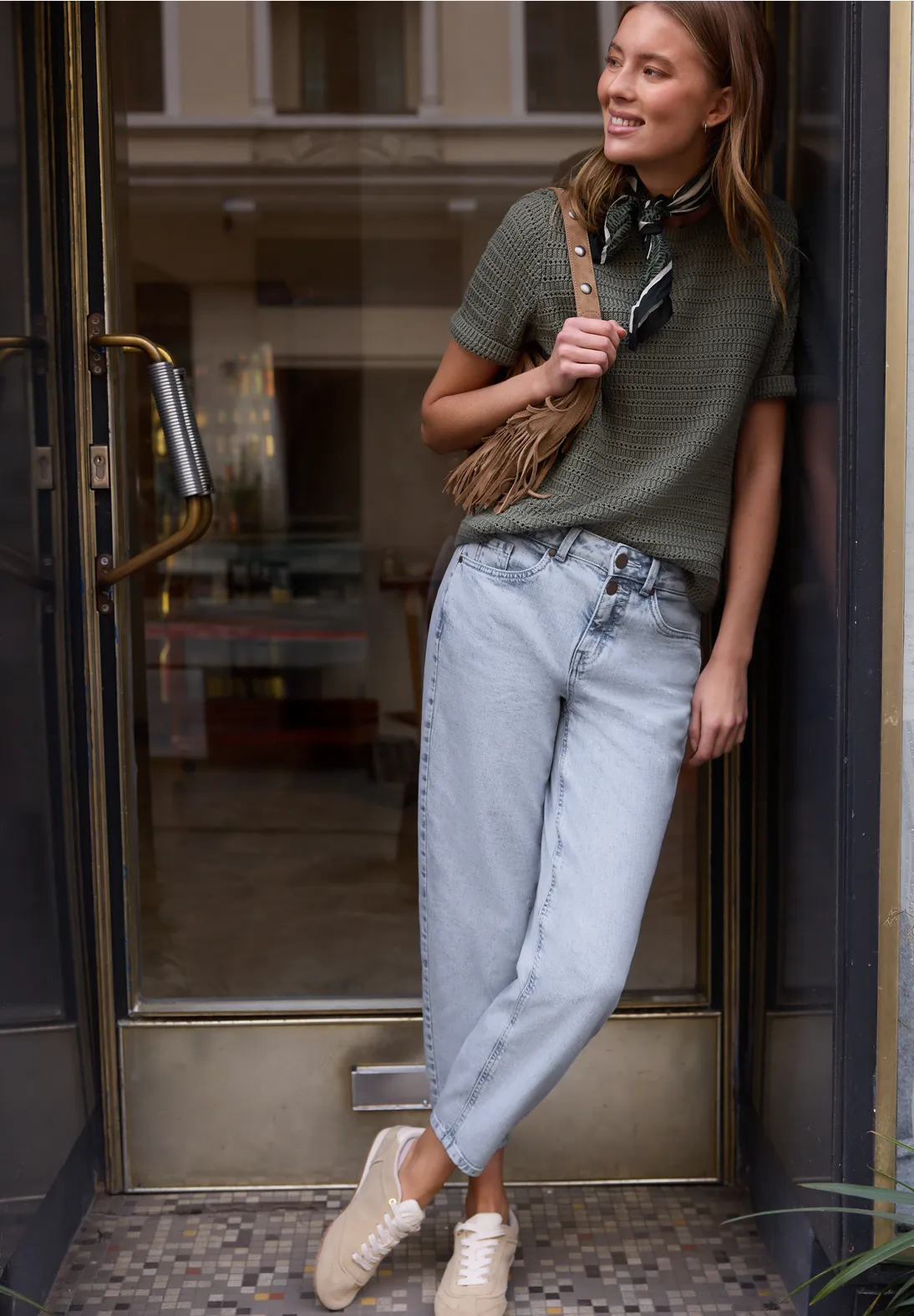 Street One Studio Mid Waist Barrel Leg Jeans - Bleached Wash