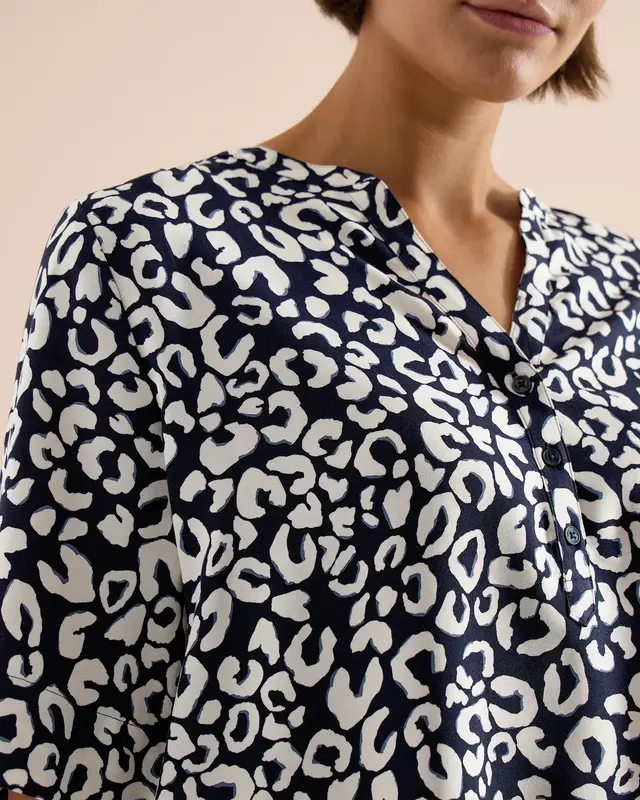 Cecil Blouse met Leo Patroon - Universal Blue