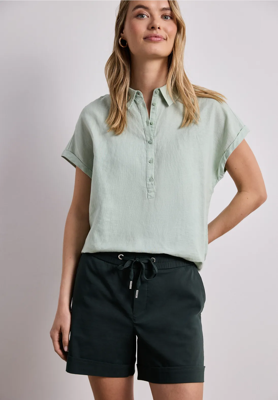 Street One Mid Waist Short - Deep Bound Green
