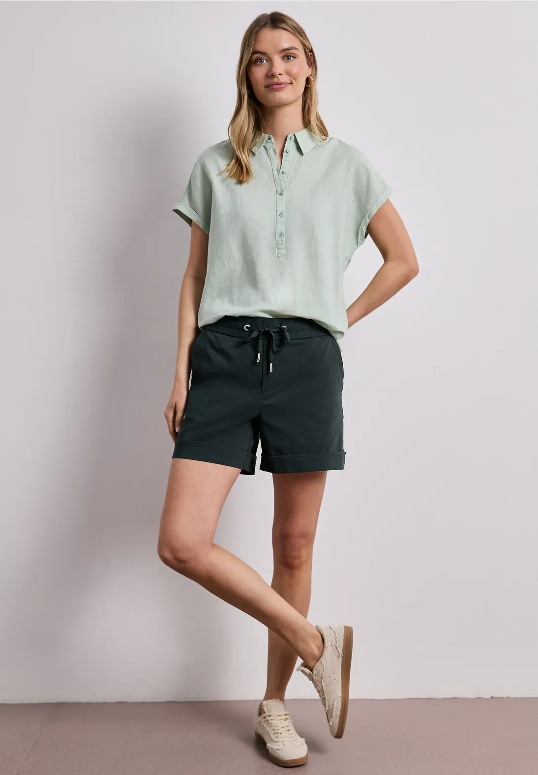 Street One Mid Waist Short - Deep Bound Green