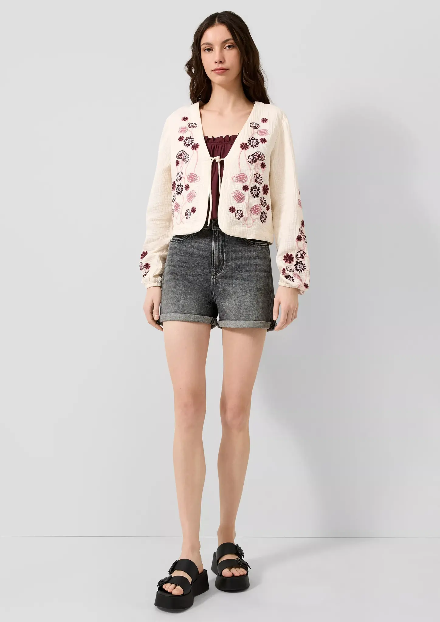 QS by S. Oliver Blouse met Borduursel - Cream