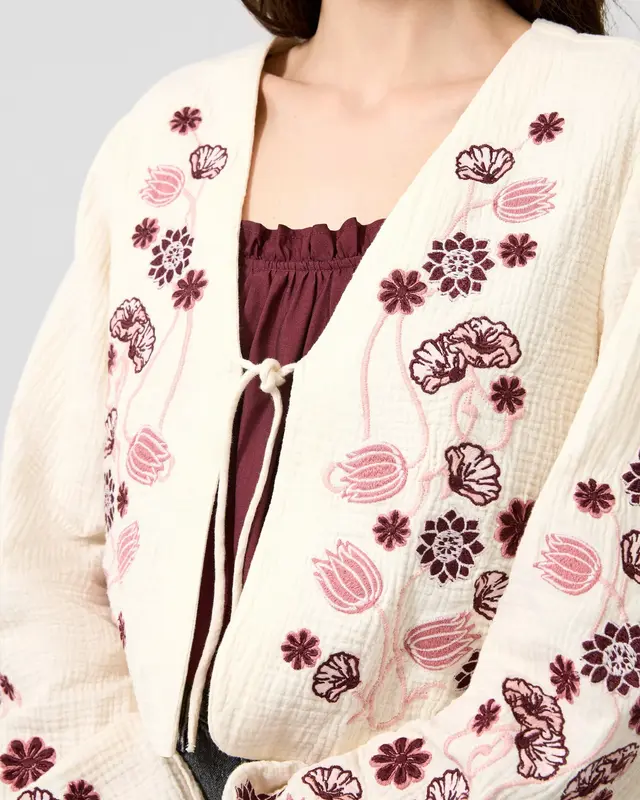 QS by S. Oliver Blouse met Borduursel - Cream